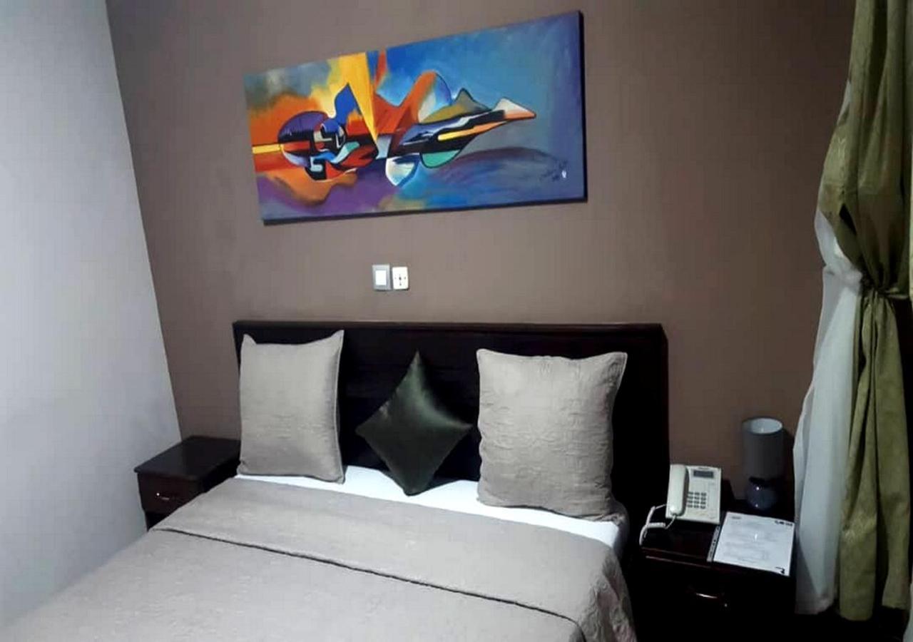 Benin City Center Hotel โกโตนู ภายนอก รูปภาพ