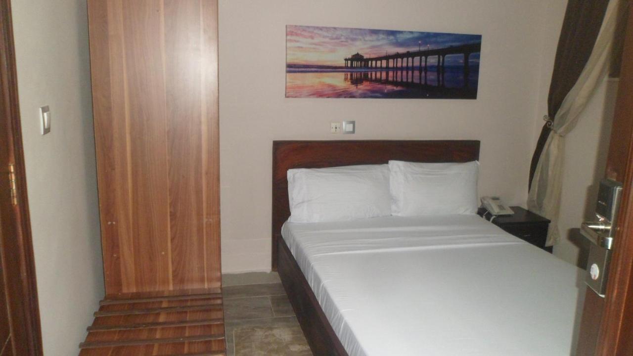 Benin City Center Hotel โกโตนู ภายนอก รูปภาพ