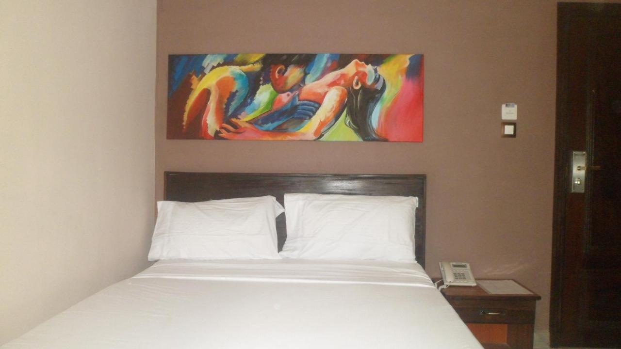 Benin City Center Hotel โกโตนู ภายนอก รูปภาพ