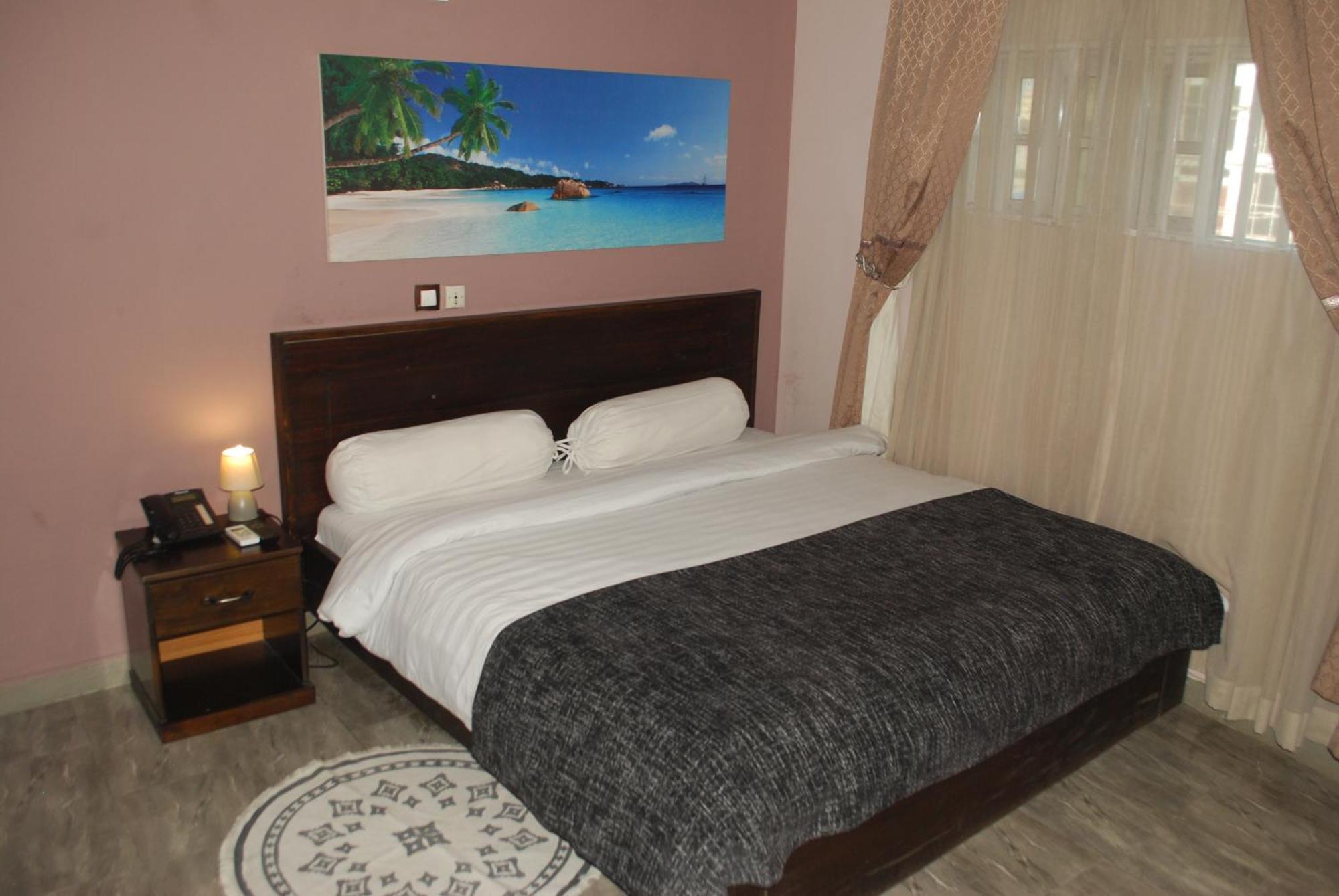 Benin City Center Hotel โกโตนู ภายนอก รูปภาพ