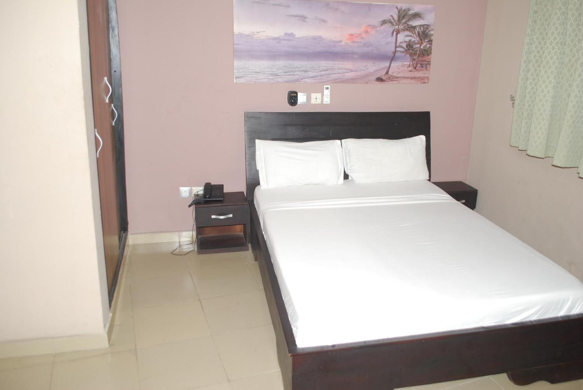 Benin City Center Hotel โกโตนู ภายนอก รูปภาพ