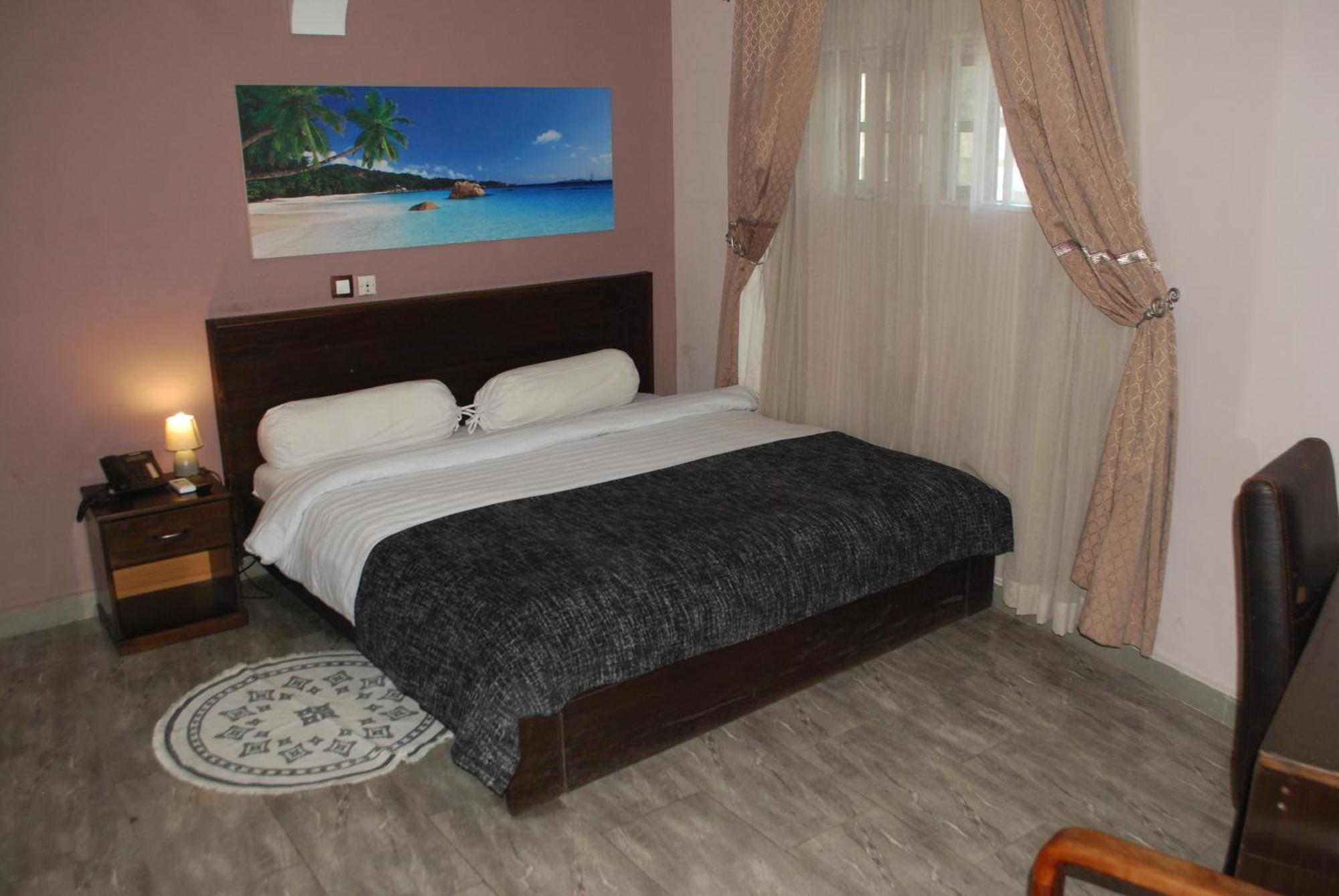 Benin City Center Hotel โกโตนู ภายนอก รูปภาพ