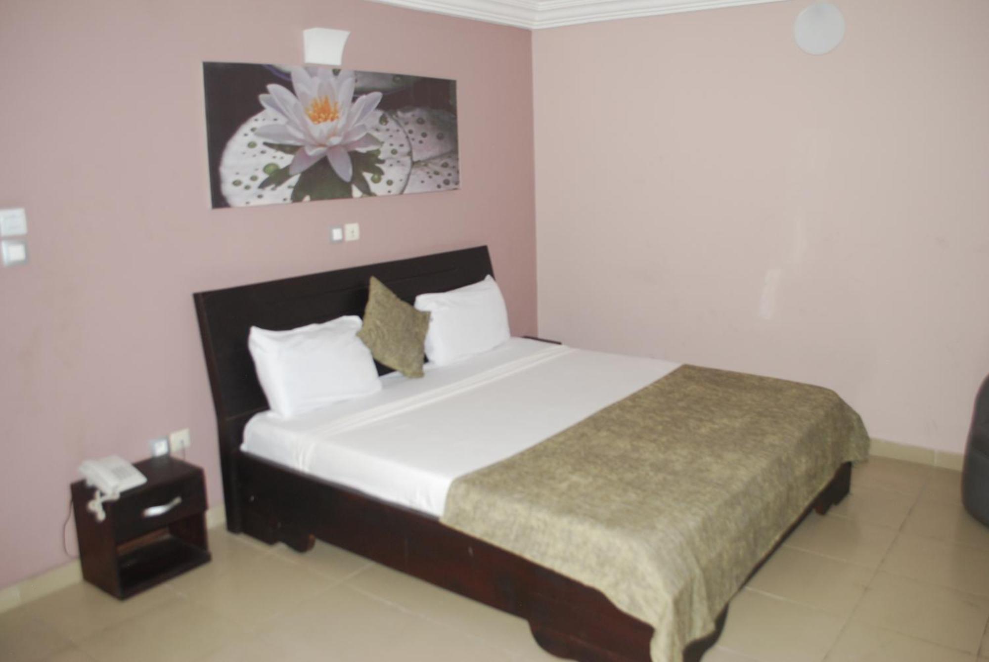 Benin City Center Hotel โกโตนู ภายนอก รูปภาพ