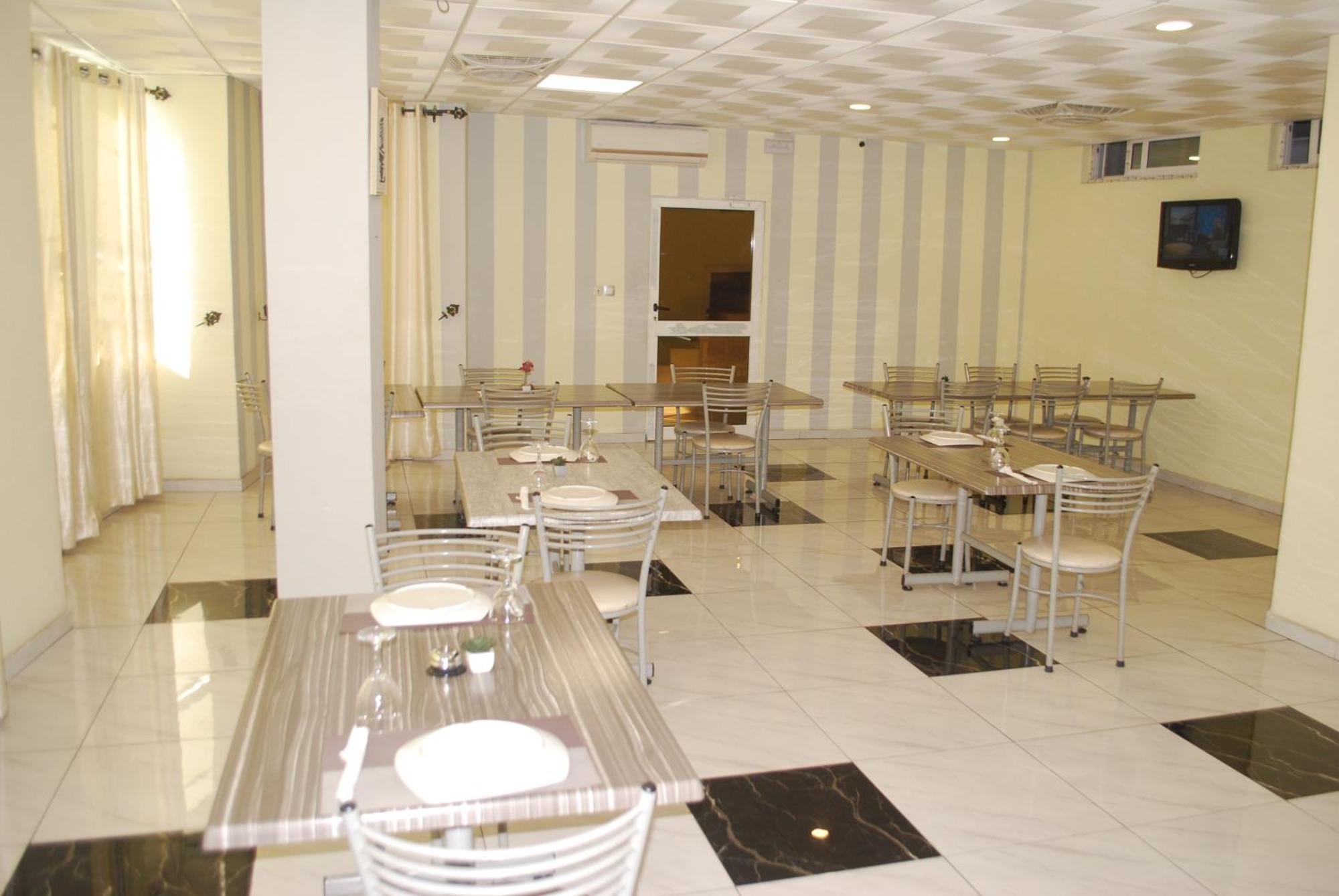 Benin City Center Hotel โกโตนู ภายนอก รูปภาพ