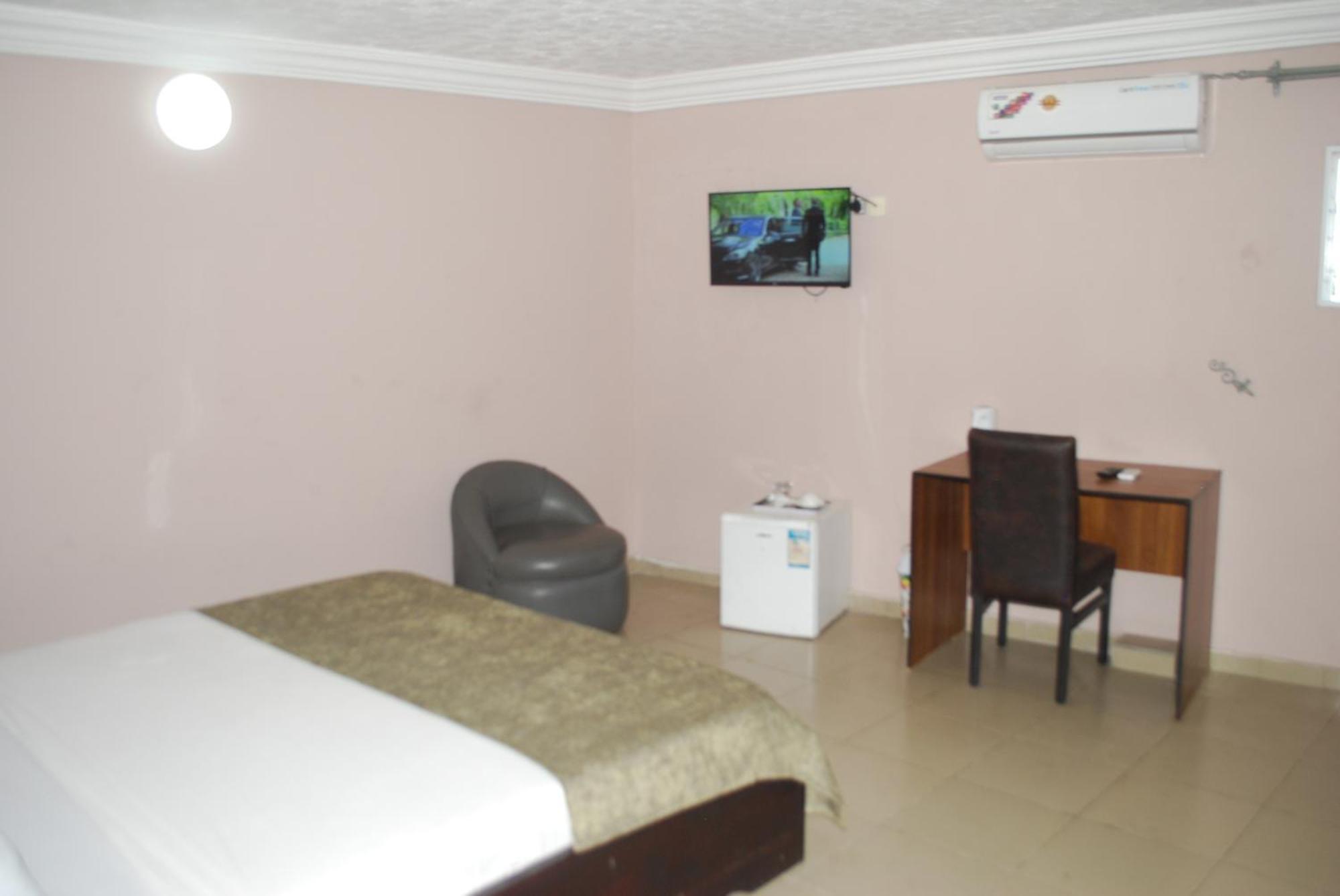 Benin City Center Hotel โกโตนู ภายนอก รูปภาพ