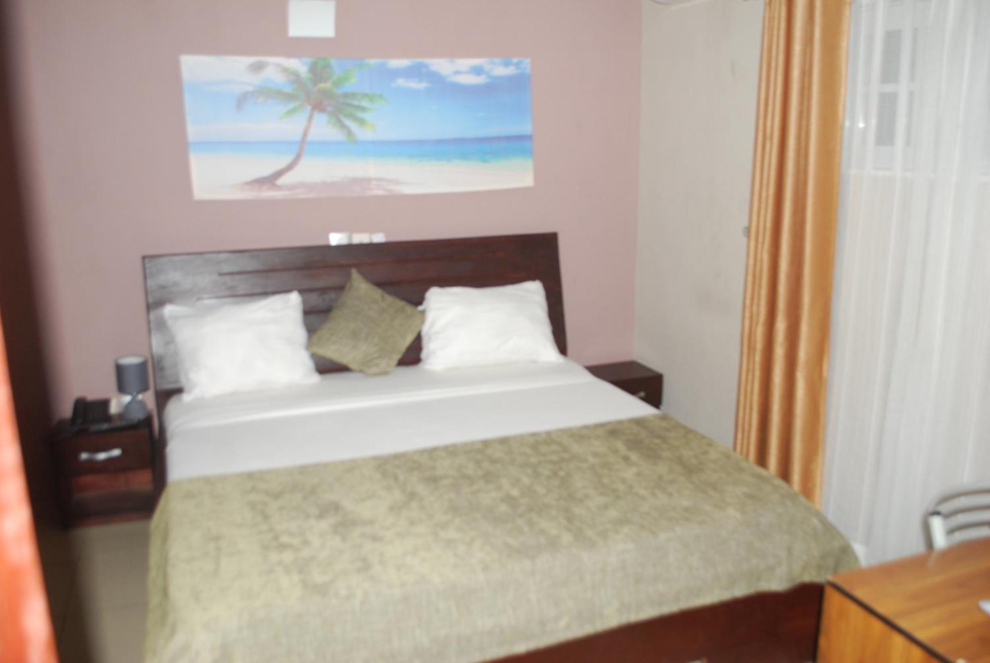 Benin City Center Hotel โกโตนู ภายนอก รูปภาพ