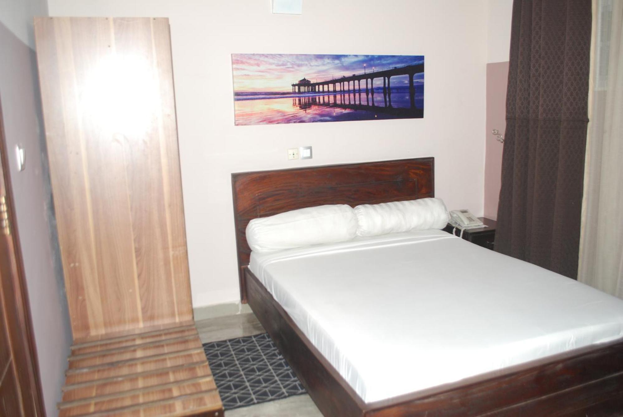 Benin City Center Hotel โกโตนู ภายนอก รูปภาพ