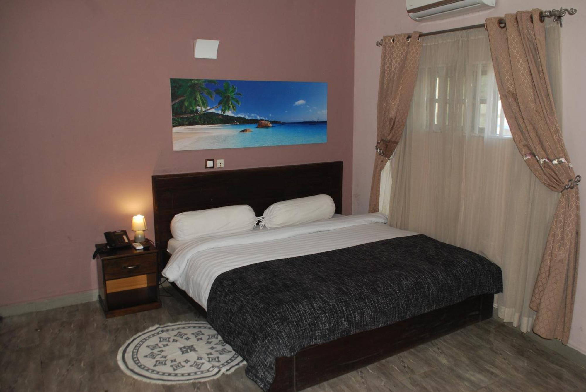 Benin City Center Hotel โกโตนู ภายนอก รูปภาพ